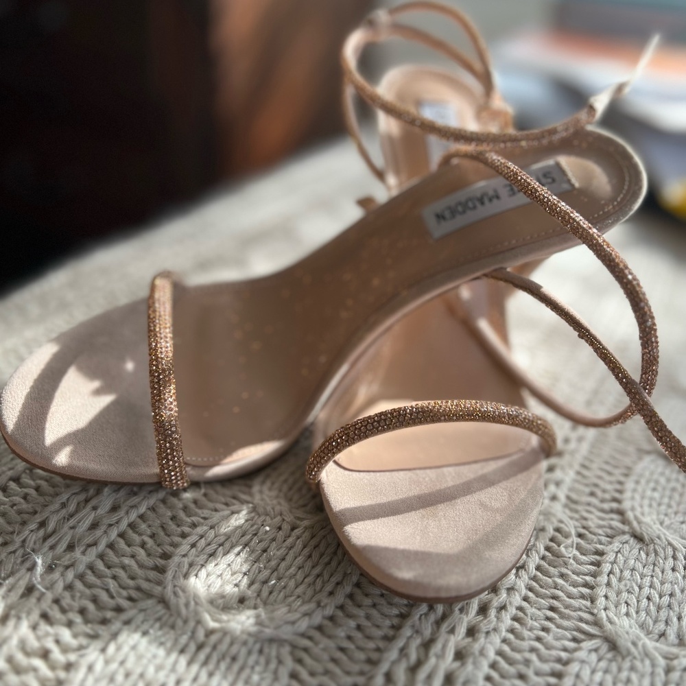 GOLD SHOES